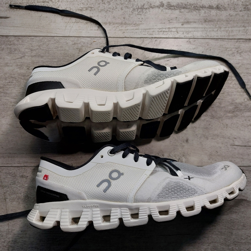 On Clouds Women's White and Black Cloudtec Running Shoesll